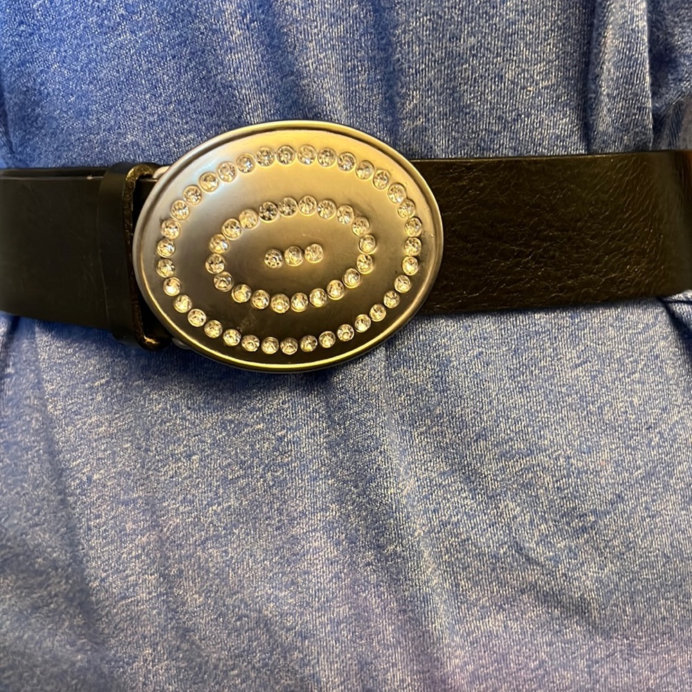 Old Navy black belt with oval silver sparkly buckle